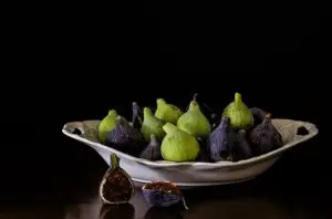 picked figs in a bowl